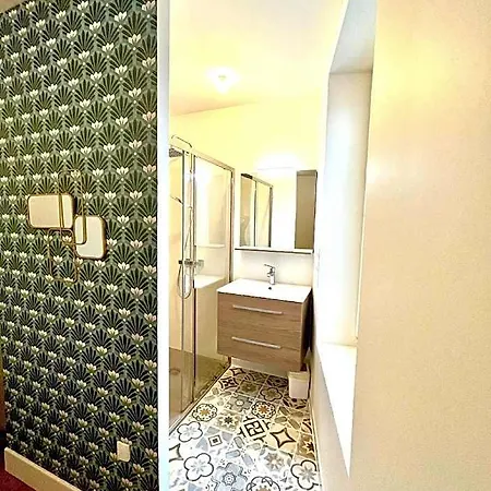 Charming In Centre Hotel 3*